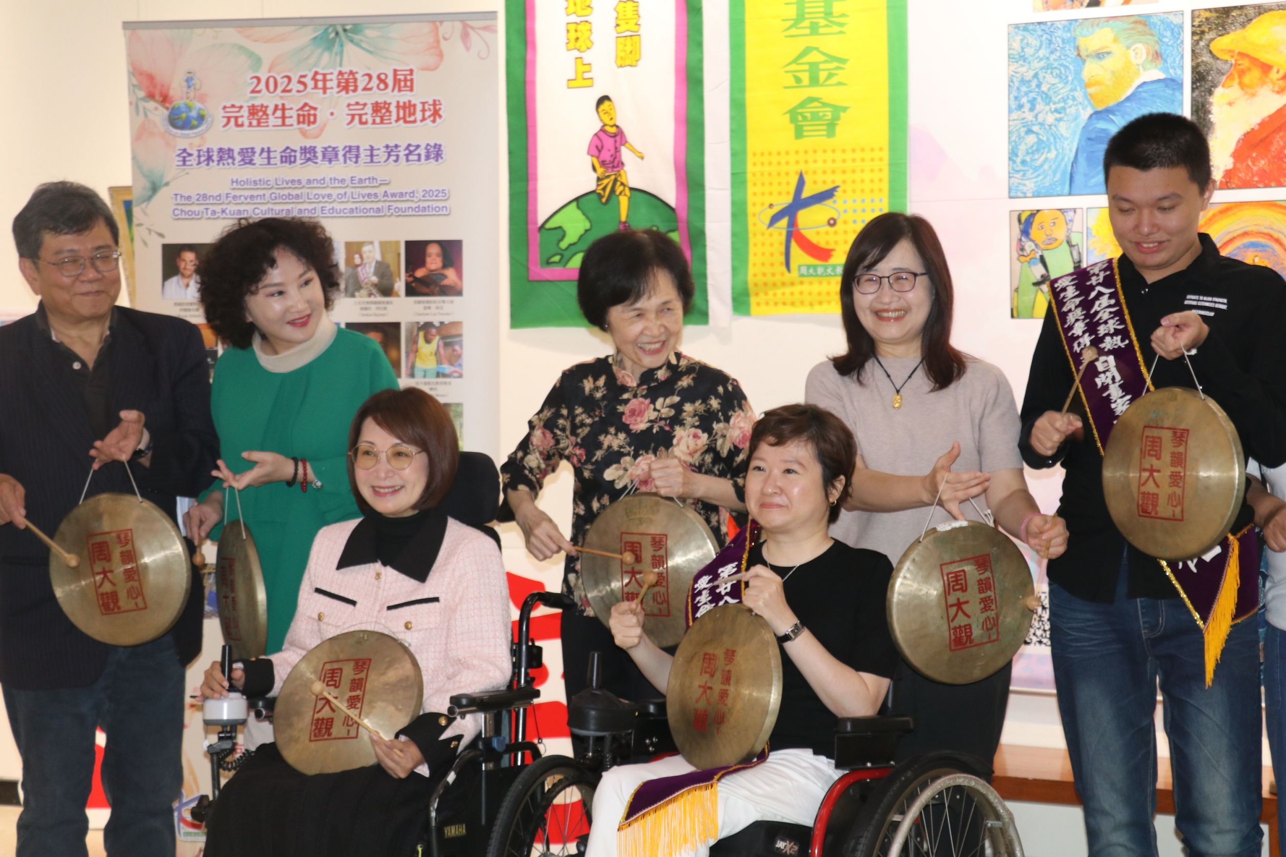 「畫出無限．活出勝利」聯展開鑼—歡迎各界於4月17日～28日免費參觀。圖/周大觀文教基金會提供
