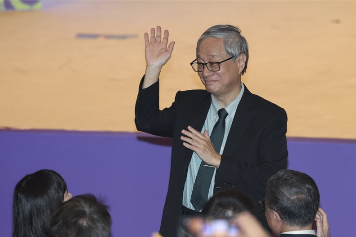 文化部「2026全國文化會議開幕典禮」20日上午在國家圖書館舉辦，圖為文化部長李遠出席，向現場來賓揮手致意。圖/中央社