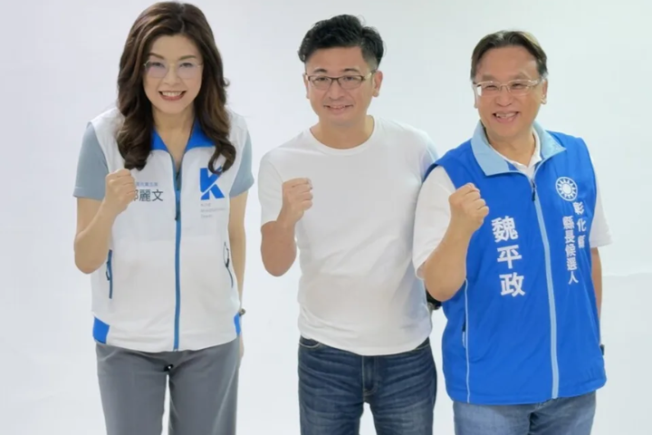 彰化縣議會餐會疑涉賄選案持續擴大，縣議長謝典霖（中）及其父母謝新隆、鄭汝芬等人都被法院聲請羈押，對國民黨彰化縣長提名人魏政平政（右）恐也將帶來影響。圖／中央社