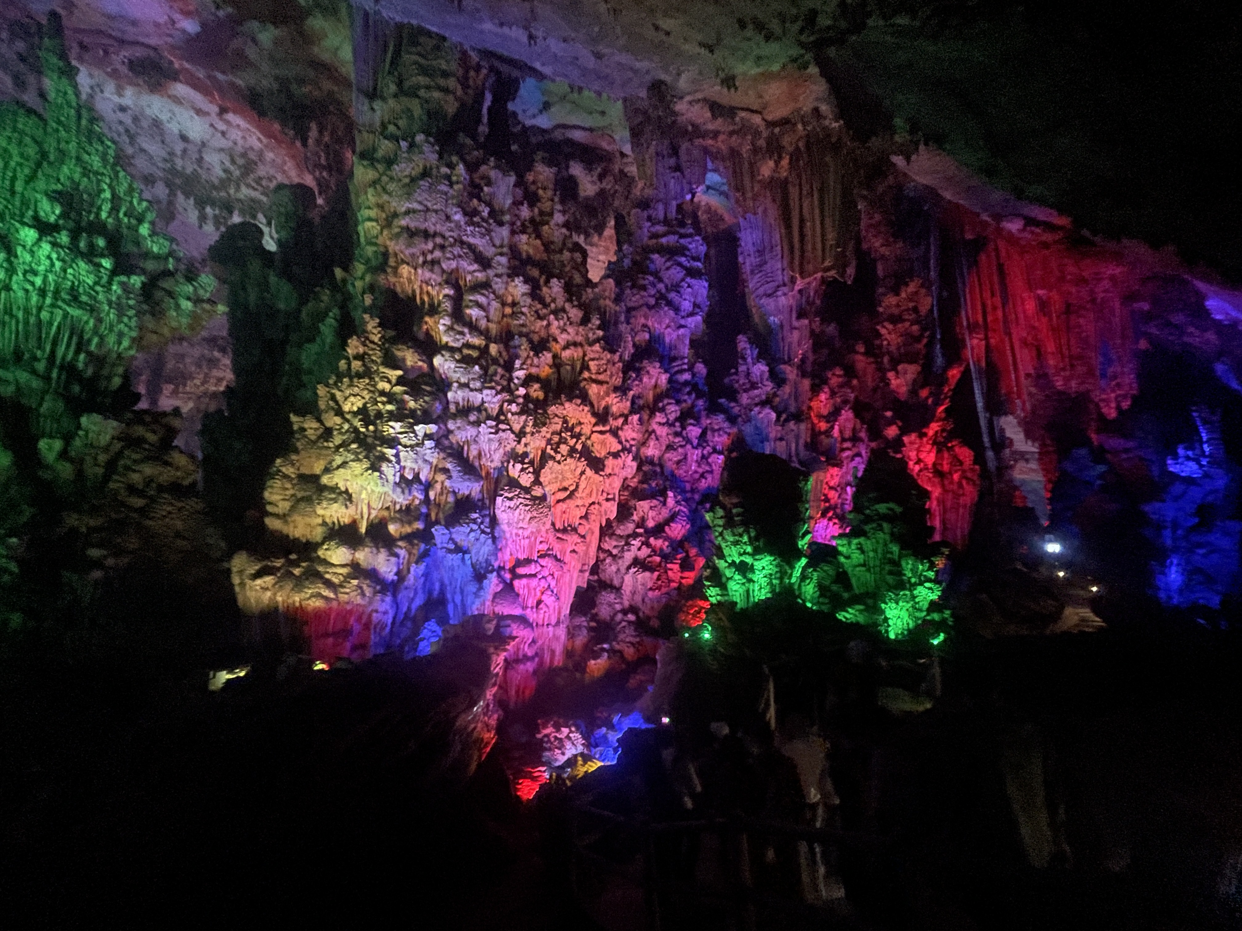  湘南洞庭 東江湖內藏270萬年絕美溶洞 