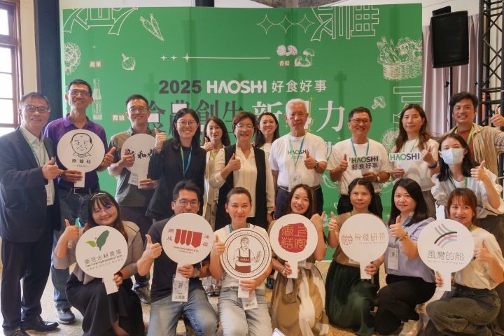 彰化縣長王惠美及好食好事基金會捐助人代表魏應充，蒞臨好食好事第四屆「食農創生計畫」開訓典禮，8組食農創生團隊齊聚彰化高賓閣，正式開啟為期四個月的創生4力培力計畫。圖/好食好事基金會提供