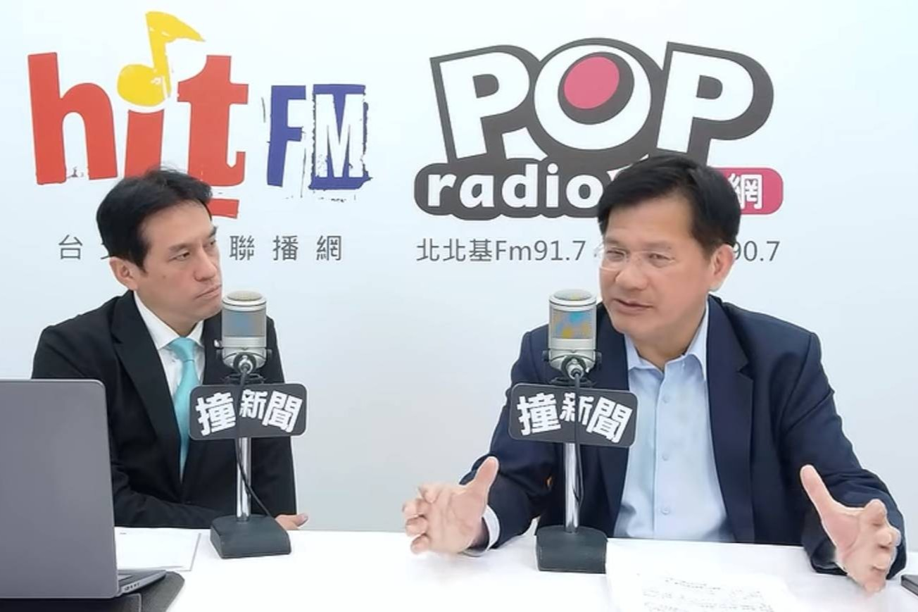 川習會即將登場，外交部長林佳龍(右)15日早上接受《POP撞新聞》主持人黃暐瀚(左)專訪，表示台美可以共管中國大陸。圖/翻攝自《POP撞新聞》直播畫面