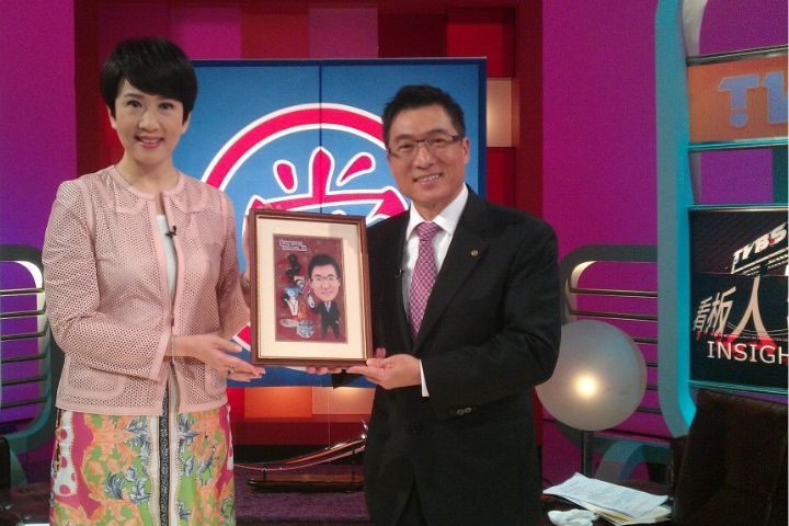 父親的教誨，秦嗣林（右）銘記在心，在當鋪界闖盪近50年，更出書上節目，成為家喻戶曉的名人。圖/沈春池文教基金會提供