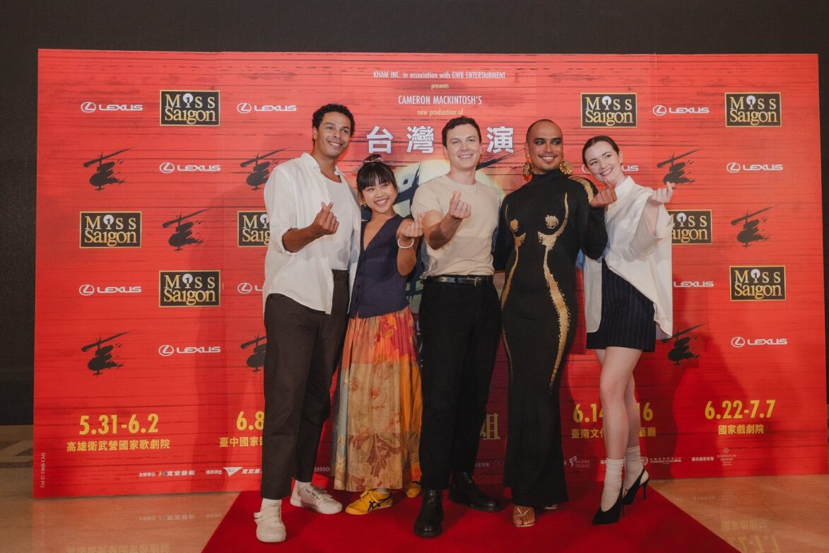 《西貢小姐》彩排，演員Lewis Francis（左起）、Nigel Huckle、Abigail Adriano、Seann Miley Moore、Sarah Morrison。圖/寬宏藝術提供