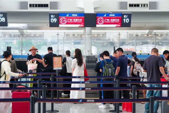 大陸南方航空在廣州至北京大興往返航線上推出「極速一刻自在登機」服務。圖/取自中新網