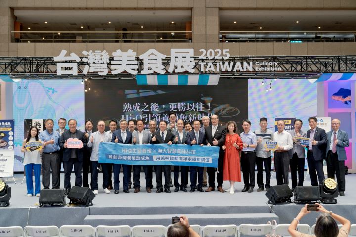 記者會現場出席貴賓合影。圖/梅花新聞網林逸弘攝。