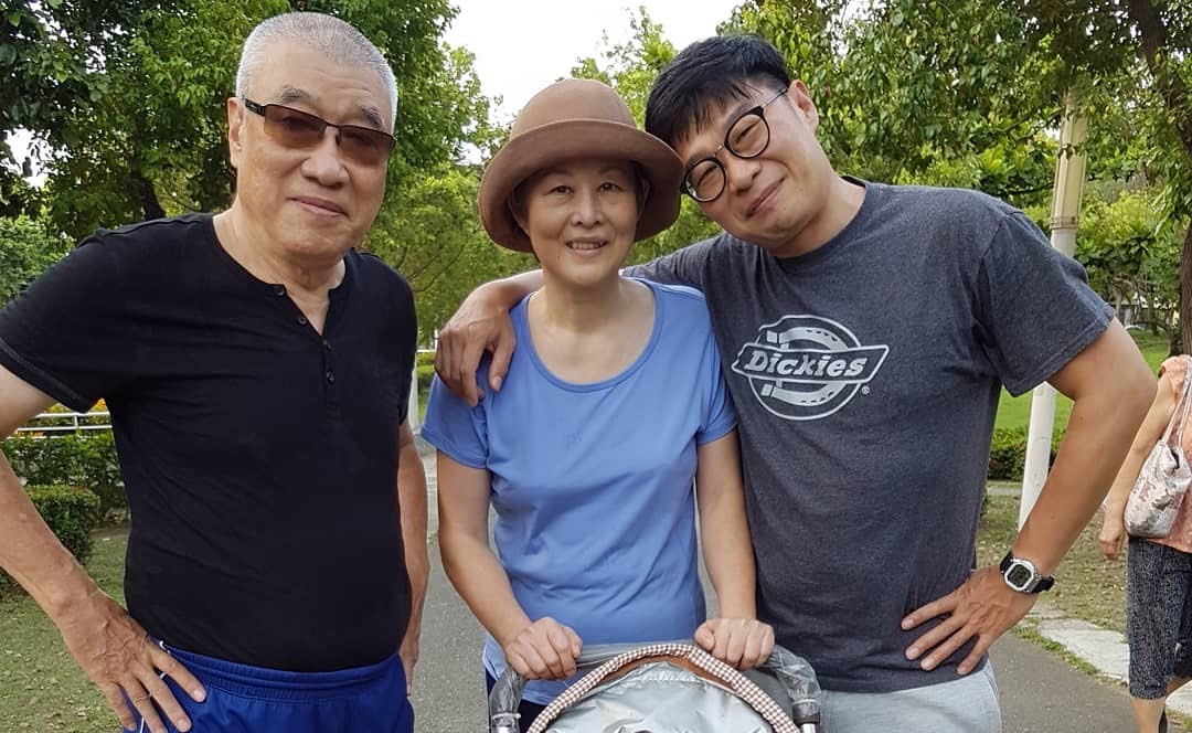 馬力歐與父母合照。圖/馬力歐提供