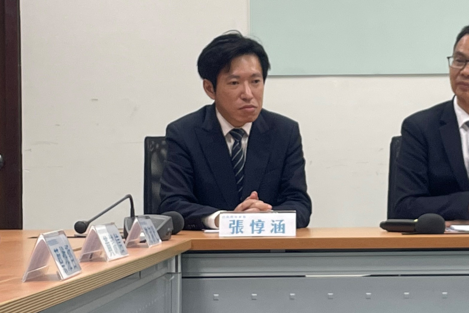行政院秘書長張惇涵29日正式率領3位中選會委員被提名人（沈淑妃、蔡維哲、黃謀信）拜會民眾黨團。圖/記者洪子苓攝