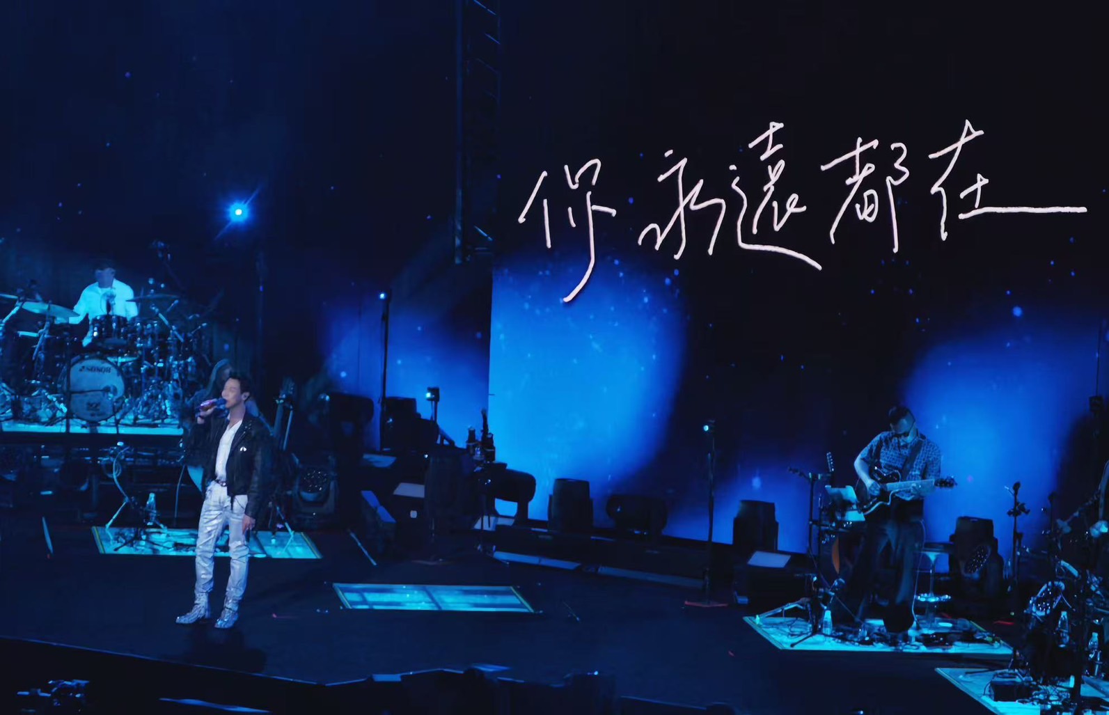 陶喆在香港紅磡演唱會上，用歌聲致敬悼念方大同。圖/偉大文化提供