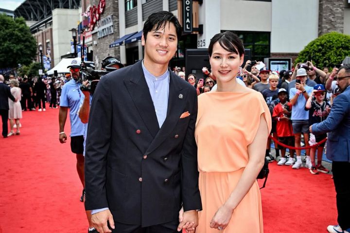 大谷與妻子真美子（右）的夏威夷豪宅工程進度延宕。圖/取自道奇IG