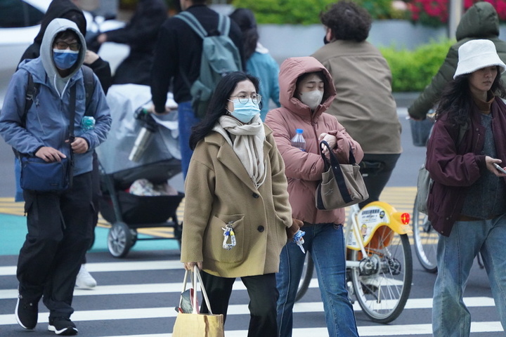 周一各地天氣仍濕冷。圖/取自中央社