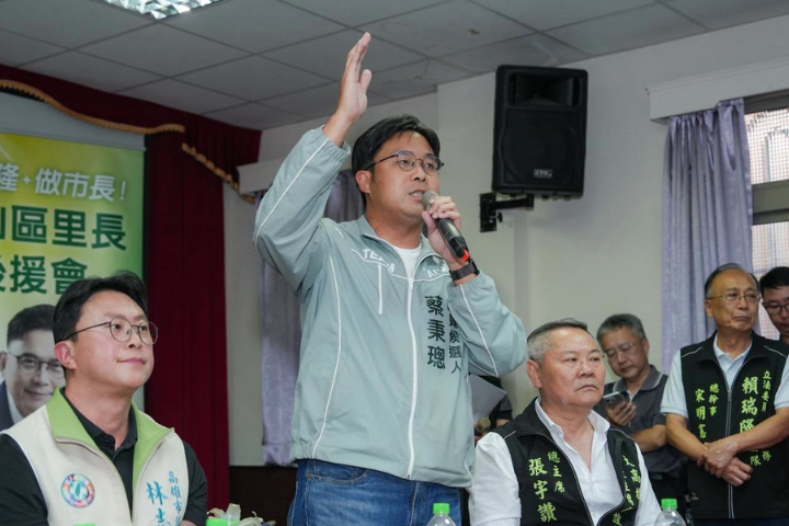 民進黨高雄市議員參選人蔡秉璁（圖）聲援民進黨立委吳思瑤海巡宿舍文宣傳政績事件。圖/取自蔡秉璁臉書