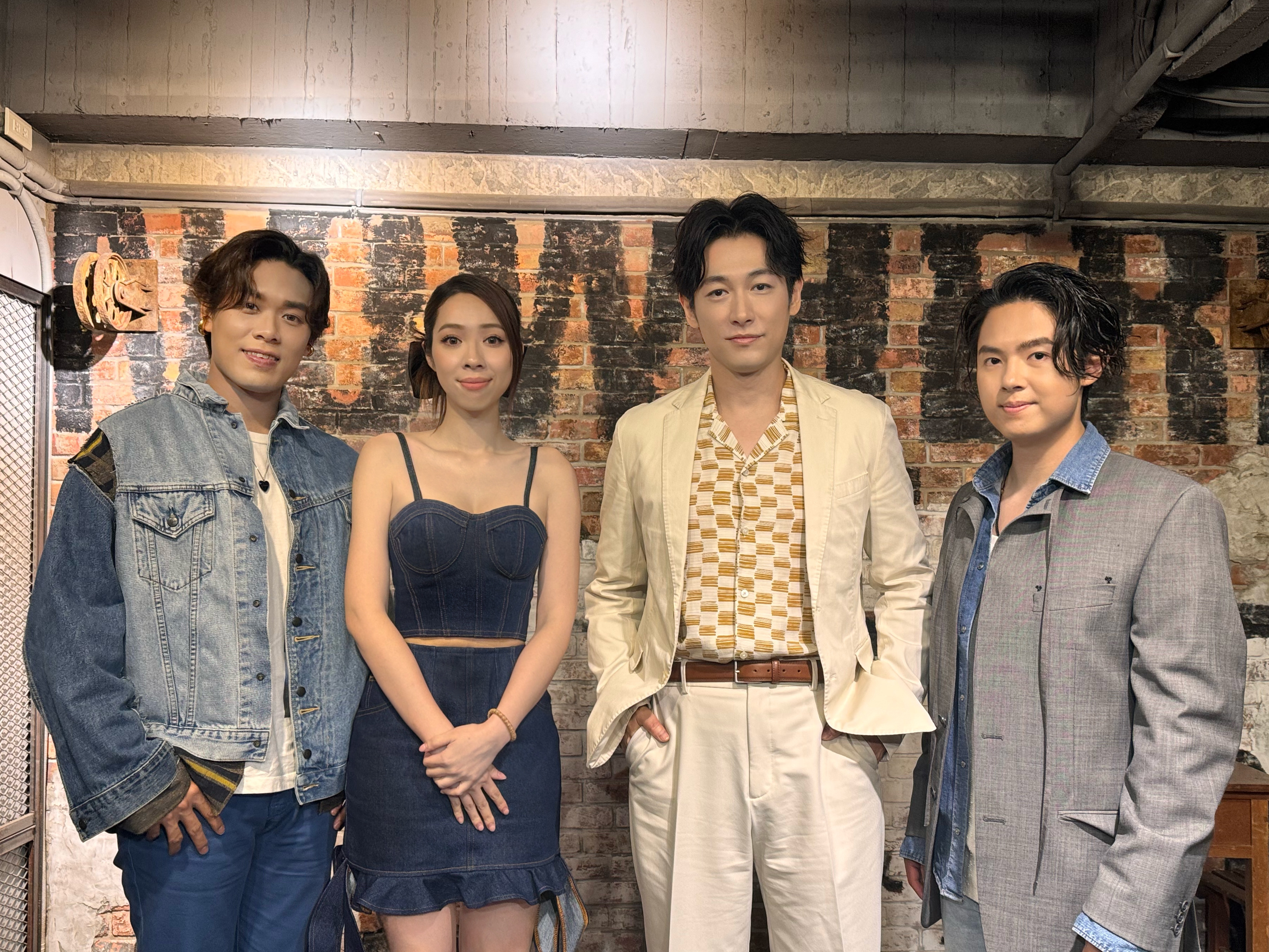 藤岡靛、告五人夢幻連動，合作推出中文新歌〈一起看黃昏〉。圖/相信音樂提供