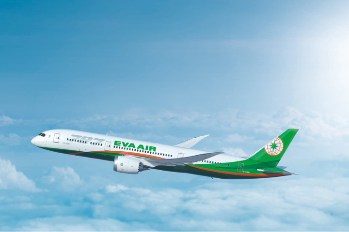 一名長榮航空空服員近日執行航班時身體不適，返台後住院離世，引爆社群討論。圖/取自長榮航空臉書