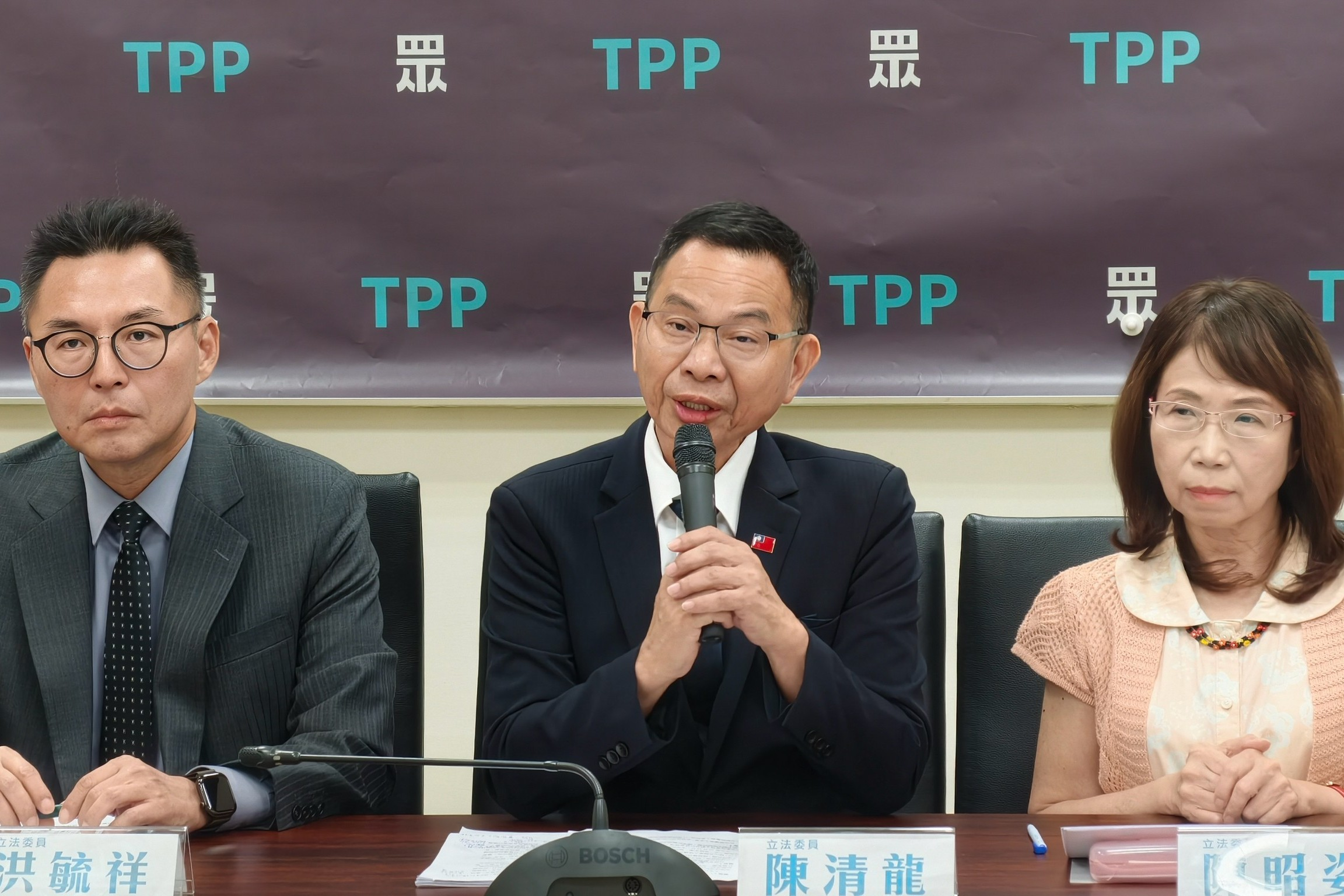 政院承諾軍警消加薪逾半年卻不編預算、偷偷開會 　民眾黨團轟「詐騙國家隊」 