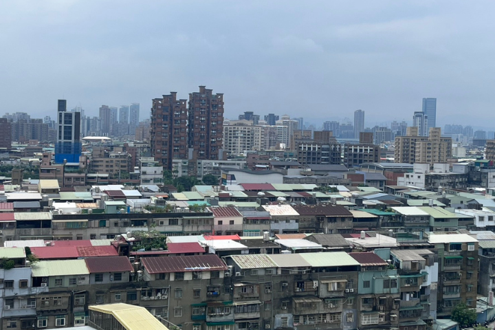 房市示意圖。政府原本承諾新建的13萬戶社宅，被砍到剩4萬戶，縮水幅度高達3分之2，取而代之的是包租代管與租金補貼。圖/記者黃楚甯攝