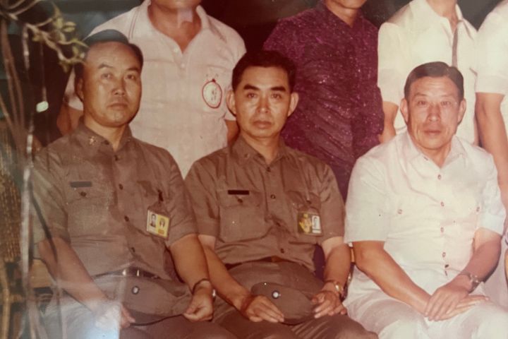 從小就立志從軍的柴廷俊（中）在333師時期與袍澤合影。圖/取自沈春池文教基金會