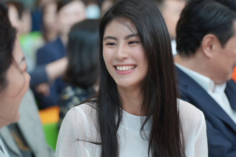 23歲新人黃靖雅（Lydia）正式加入旺淂窩門娛樂，成為「Janet」謝怡芬、「大霈」李霈瑜等人師妹。圖/旺淂窩門娛樂提供