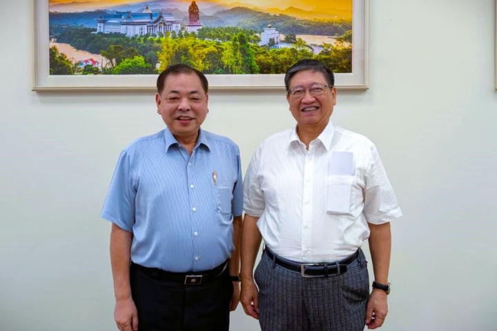 新竹縣長楊文科7日在臉書貼出與副縣長陳見賢的合照，被視為是釋放藍營團結訊號。圖/取自楊文科臉書