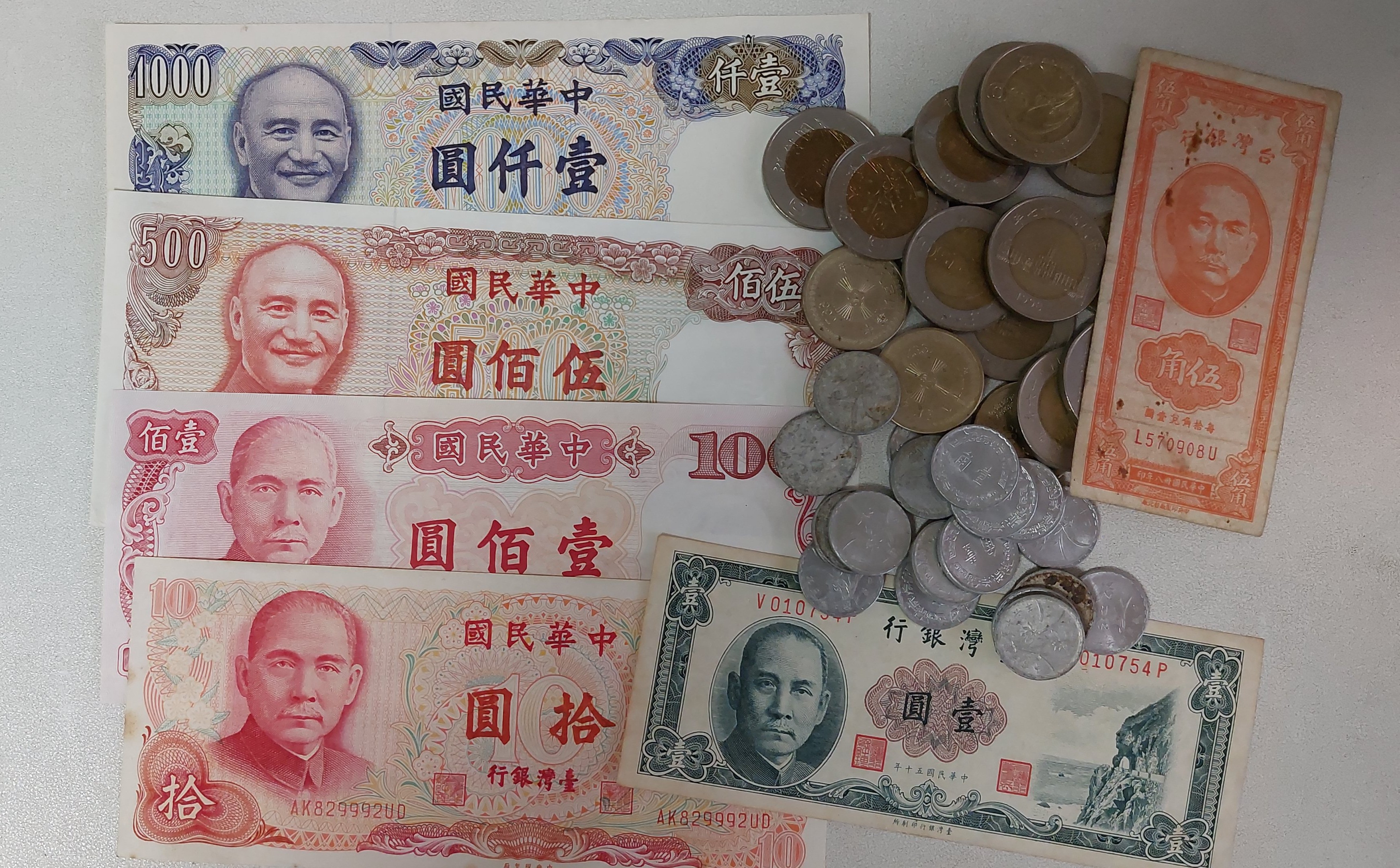 有人喜歡收集舊鈔或舊銅板,但能否等到升值,也是一大變數。圖/劉立漢攝