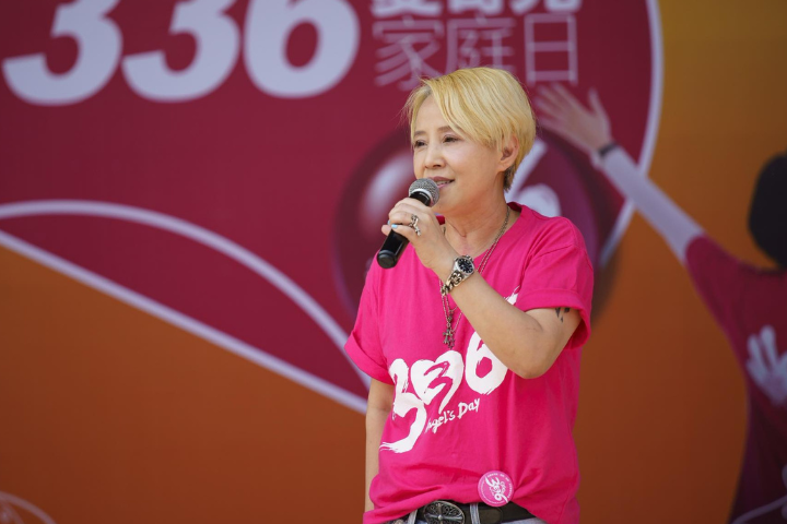 大罷免投票日7月26日登場，資深女星李明依（見圖）出面疾呼投「不同意」罷免。圖/取自李明依臉書