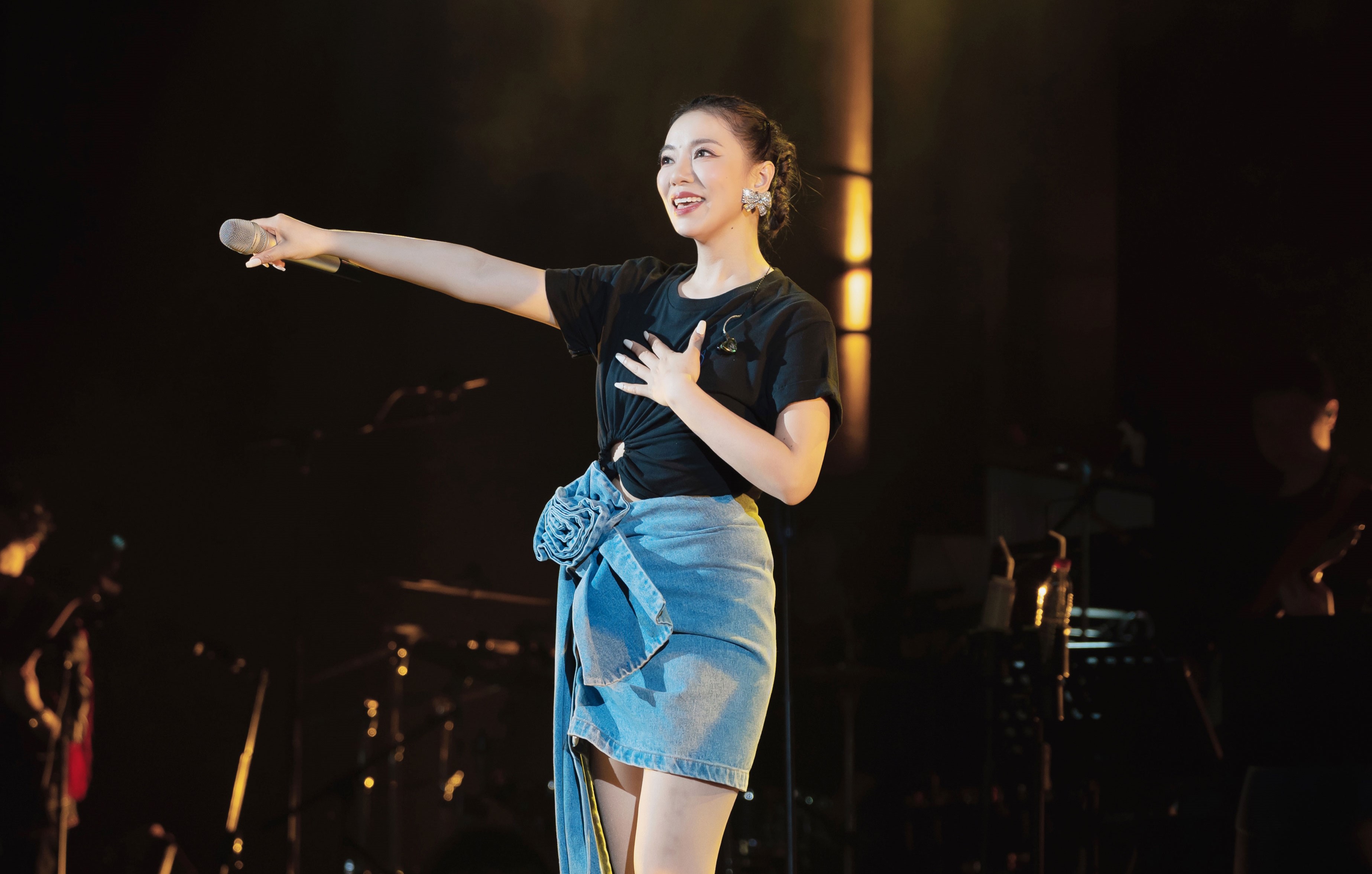 丁噹為歌迷安可驚喜加碼歌曲〈入陣曲〉〈我愛他〉。圖/相信音樂提供