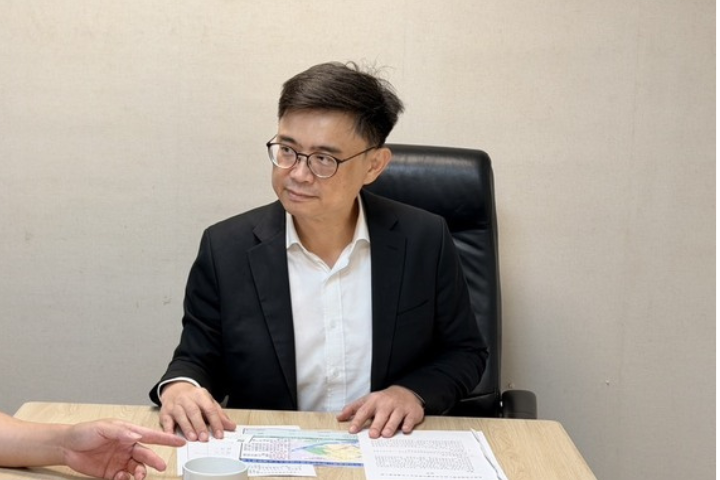 對於被指控踩著受害者的血汗錢選舉，民進黨市長參選人賴瑞隆競選辦公室回應，不應含沙射影。圖/中央社