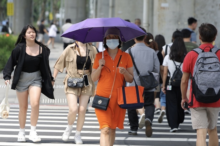 水氣增加，周二至周四全台大雨機率增加。圖/取自中央社