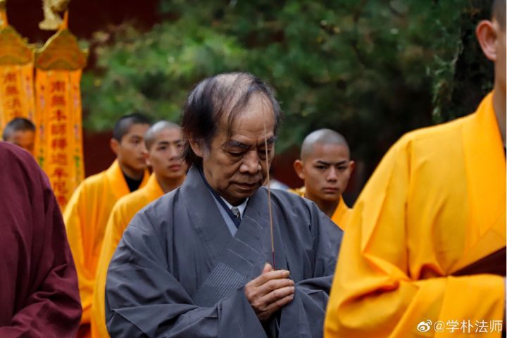 2020年11月17日，時年72歲的蔡志忠在嵩山少林寺剃度出家，法號「釋延一」。圖/取自學樸法師微博