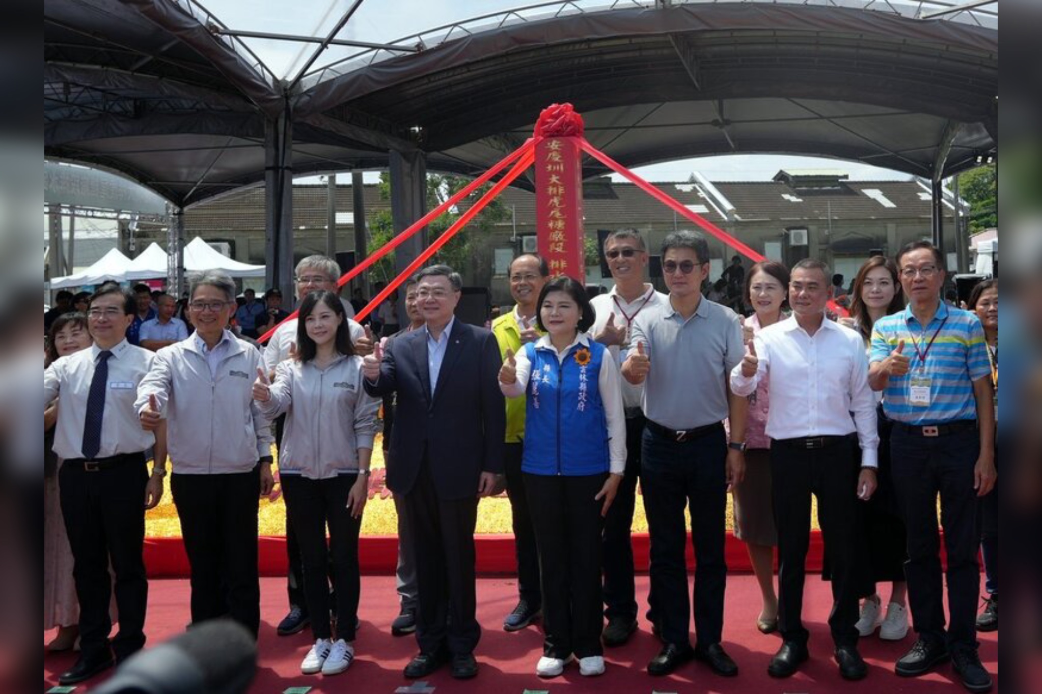 行政院長卓榮泰（左四）30日表示，將邀請地方首長共同解決財政分配問題。圖/中央社