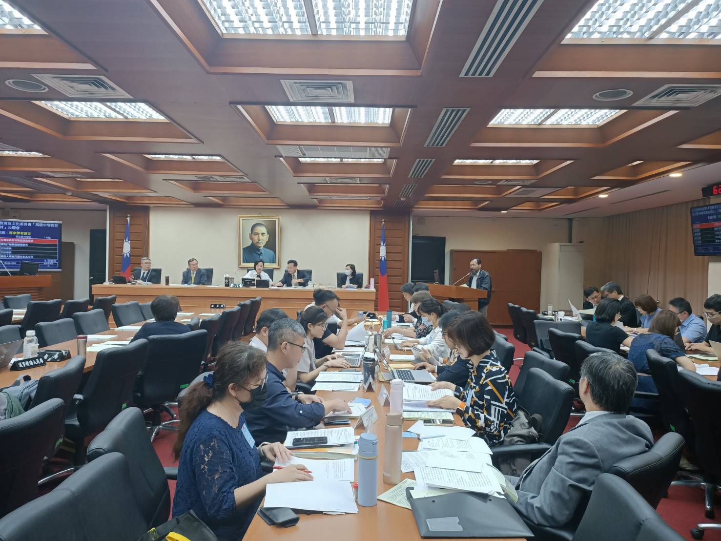 立法院教育文化委員會今日舉辦108課綱公聽會，與會者對於學習歷程檔案和素養教育砲聲隆隆。圖/簡立欣攝