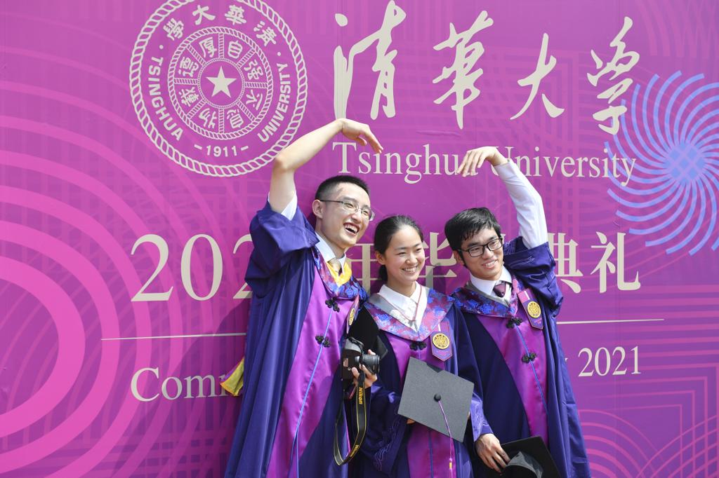 大陸大學對台招生。北京清華大學舉辦大學部畢業典禮。圖/取自中新社