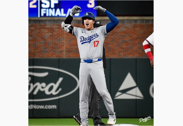 洛杉磯道奇隊（Los Angeles Dodgers）球員大谷翔平挑戰單季「50轟50盜」創舉，目前已累積48轟49盜。圖/取自道奇隊 X