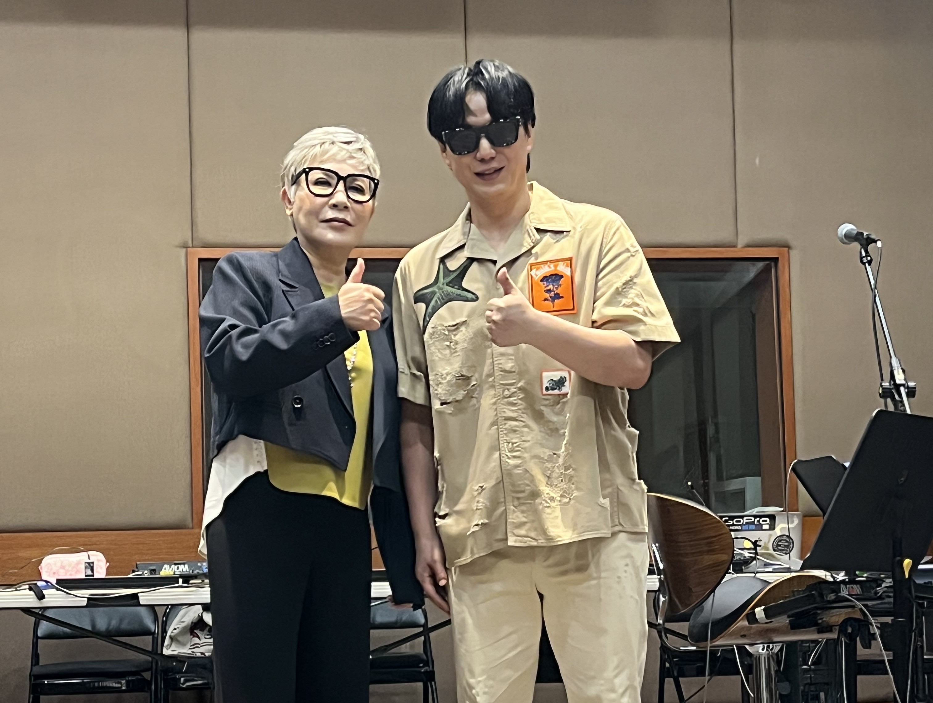 金曲歌王蕭煌奇本週末（15日）在高雄流行音樂中心開唱，總彩排時特別邀請嘉賓「滅絕師太」黃小琥現身。圖/阿爾發音樂提供