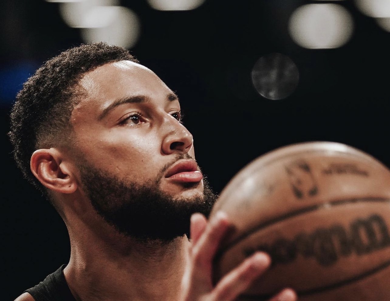 NBA布魯克林籃網宣布，今年球季陣中年輕的球員西蒙斯，由於傷勢嚴重，確定今年球季報銷。 圖/取自Ben Simmons IG