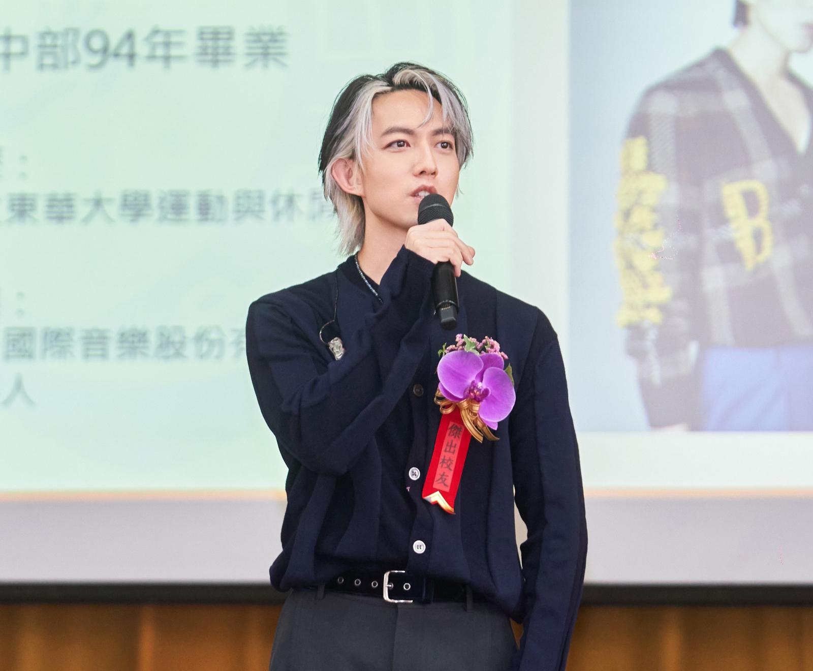 林宥嘉獲母校高雄鳳山高中頒傑出校友獎。圖/華研國際提供