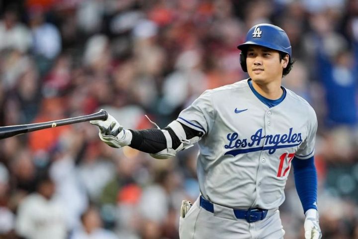 大谷把握巨人強投韋伯失投伸卡球，掃出中外野陽春全壘打，為他本季第49轟。圖/取自道奇IG