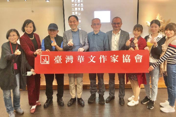 圖／臺灣華文作家協會於2024年1月20號正式成立，9名理事一起合照，顯現協會活力。