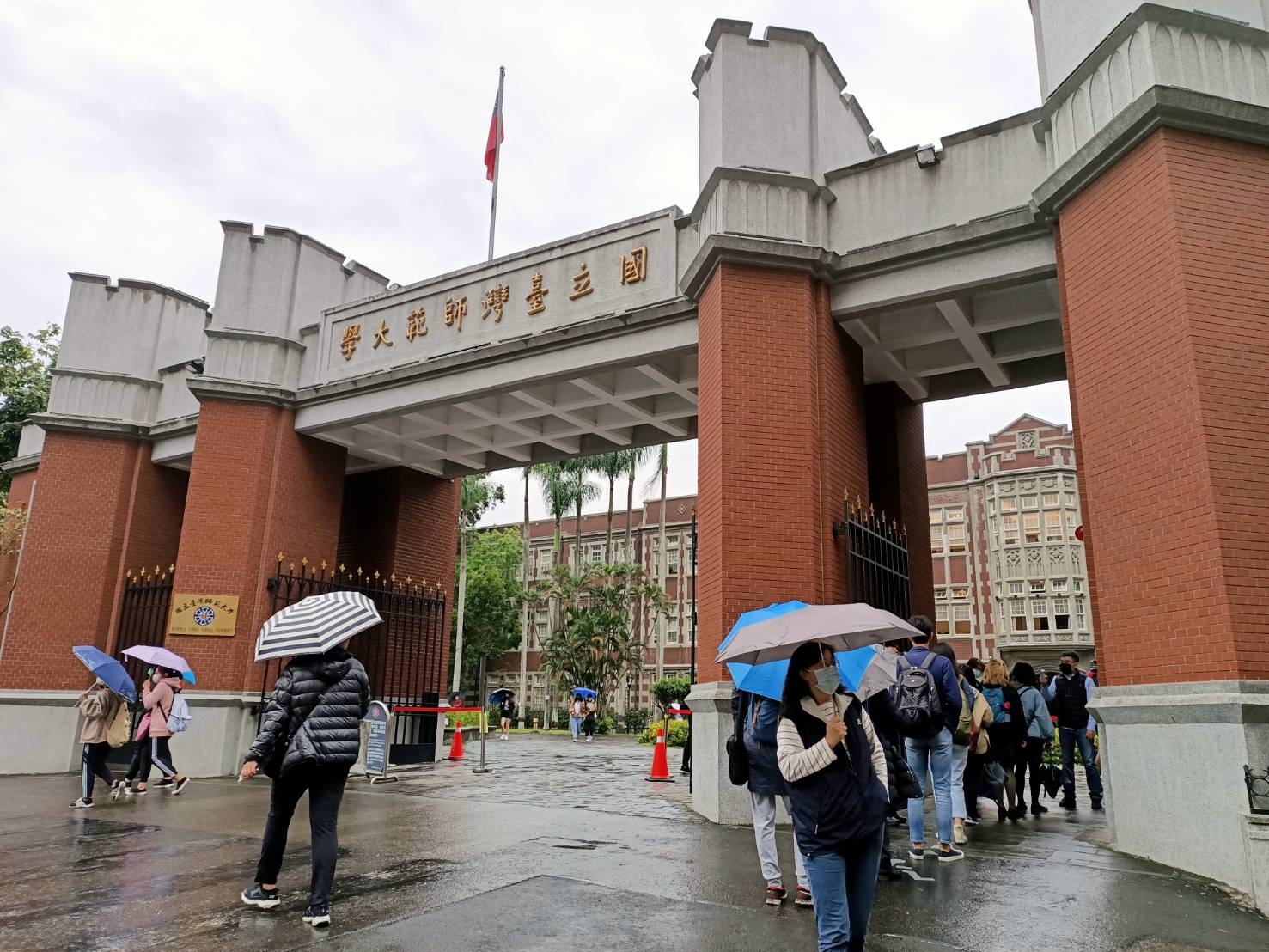 國立台灣師範大學近日校慶，卻硬是把學校設立時期往前挪了24年，銜接到日據時期同一校址的台北高等學校。圖/簡立欣