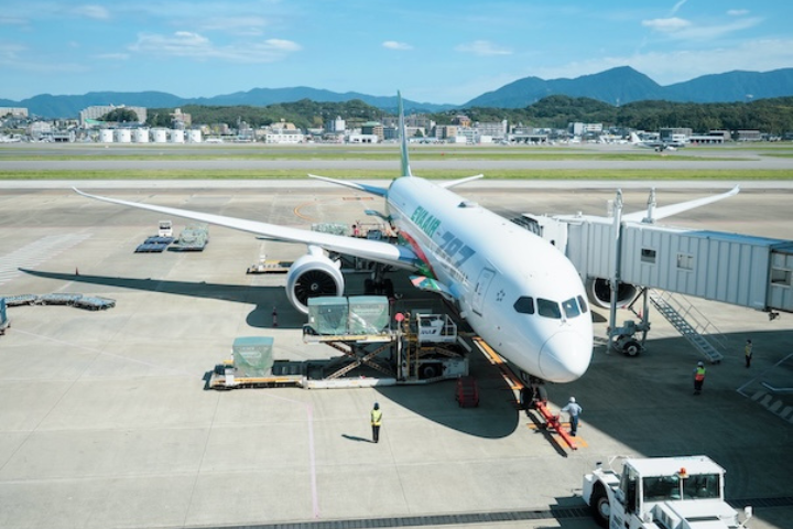 長榮航空一名空姐猝逝，引起議論，「風塵萬里旅人手札」在臉書上說，希望各航空公司對於組員請假能有更好的管理方式，而不是連請病假都有懲處。圖/取自風塵萬里旅人手札臉書