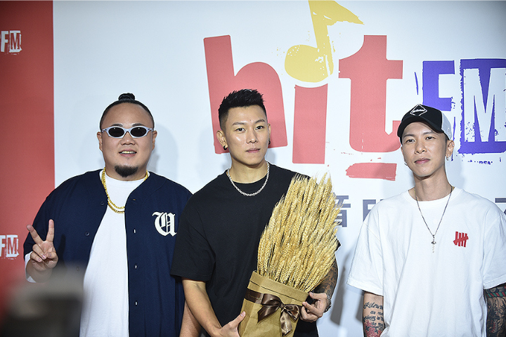 頑童MJ116即將開於台北小巨蛋開演唱會，主持人線上大麥象徵演唱會門票大賣。圖/記者陳思豪攝