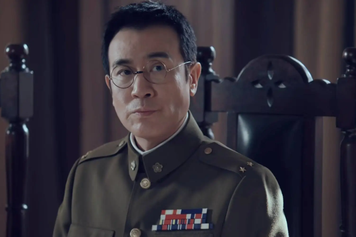央視推出的大戲《沉默的榮耀》在兩岸熱播，圖為飾演「密使一號」、當年中共地下黨員、國軍將領吳石的于和偉。圖／取自搜狐