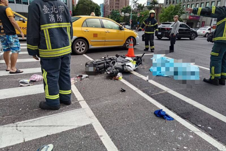 77歲吊車駕駛疑身體不適撞上3台等紅燈的機車，北部知名家族醫院接班人、19歲女騎士慘死輪下。圖/中央社
