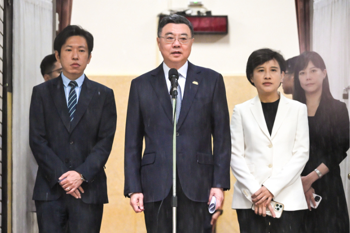 行政院長卓榮泰日前赴立法院出席施政報告並備質詢。他表示,2026年編列「AI新十大建設」預算311億元,這是未來國家發展的重中之重。圖/中央社