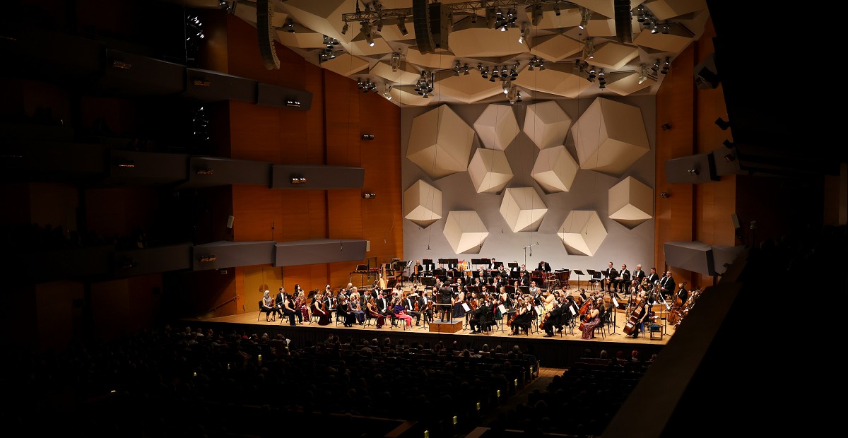 photo from minnesotaorchestra.org/ © Nayelie Avalos