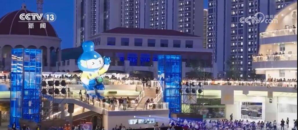 鹽南高新區廊橋以「建築+水系」創新融合方式，將廊橋打造成一個集消費、娛樂、演出為一體的地標性建築。圖/取自央視網