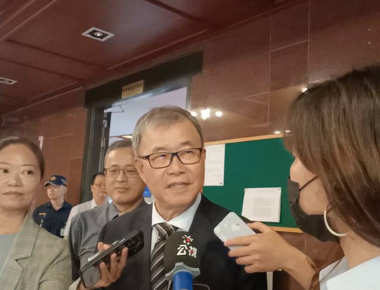 教育部長鄭英耀表示學生濫用藥物問題將在三個月內提出檢討報告。圖/簡立欣攝