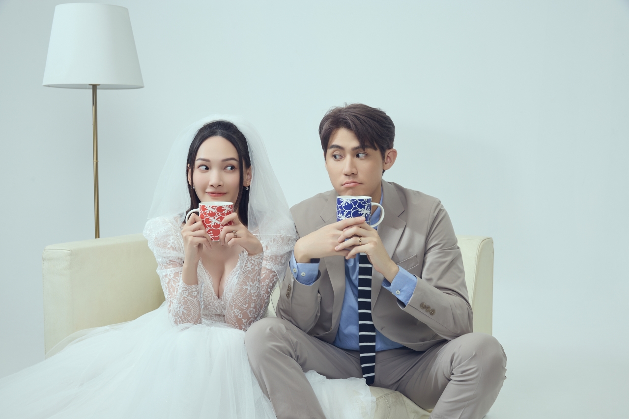 《婚內失戀》李玉璽（右）和林映唯飾演婚姻在甜蜜期的小夫妻。圖/寬想國際娛樂提供