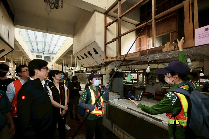 高雄市長陳其邁9日坦承，20%以上的疊加關稅對高雄傳產造成較大影響，希望政府繼續跟美方談判。資料照。圖/中央社