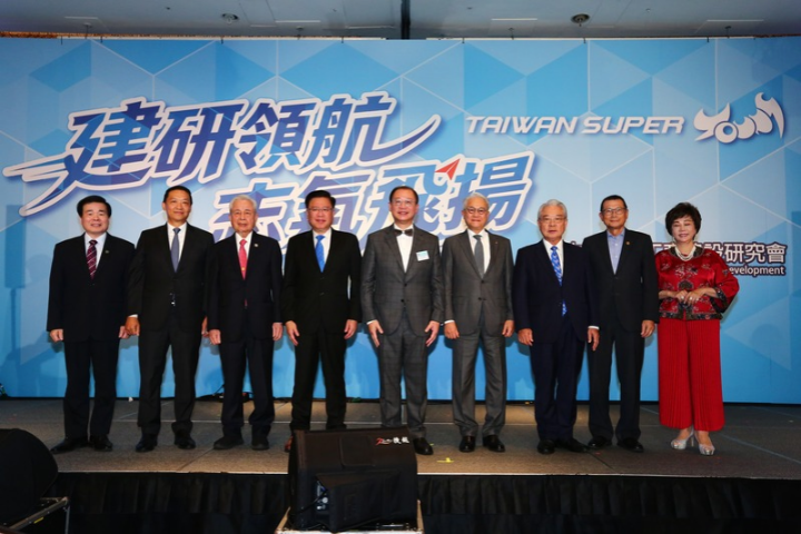 中華民國工商建設研究會於10月6日晚間在台北喜來登大飯店舉行第19、20屆理事長交接典禮暨聯誼晚會，第19屆理事長雷宏毅將正式交棒，由第19屆第一副理事長吳志揚接任第20屆理事長。工商建研會提供